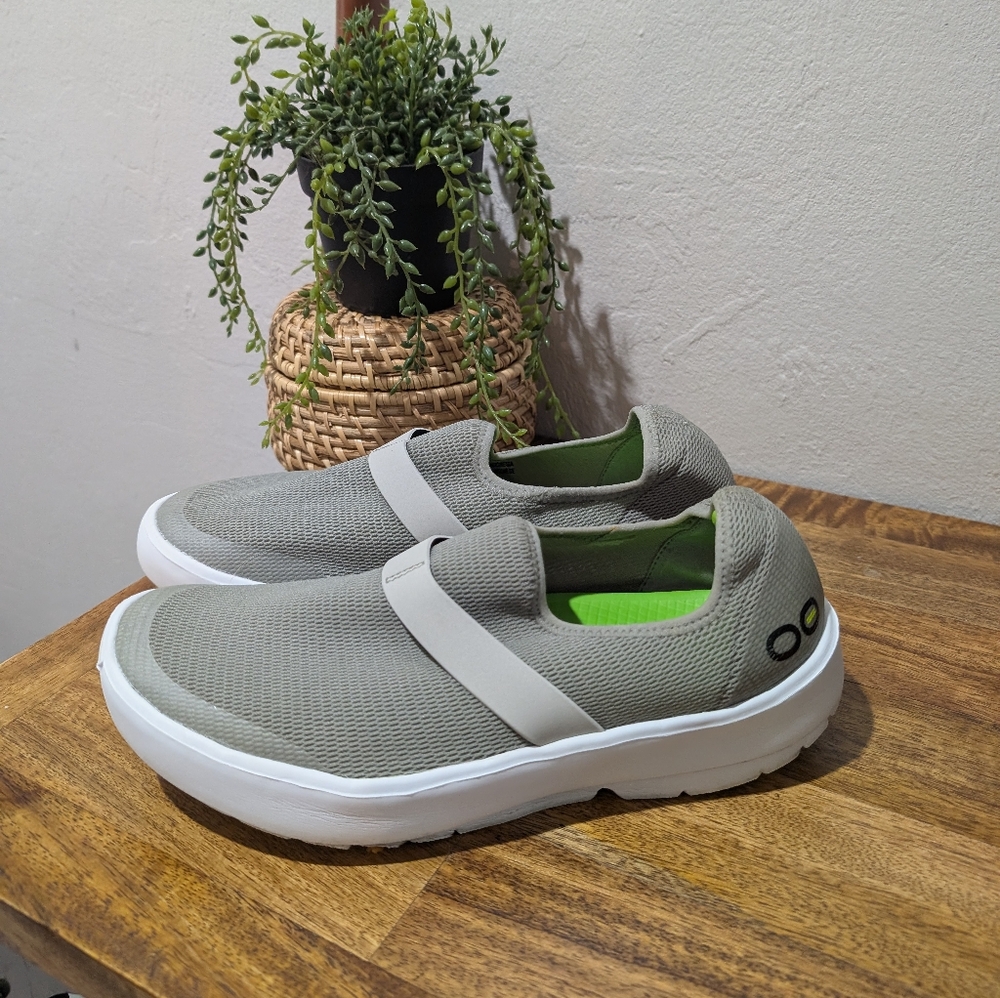 Oofos OOmg eeZee‎ Recovery Low Slip On Shoe Sneaker Gray Womens Size 9.5